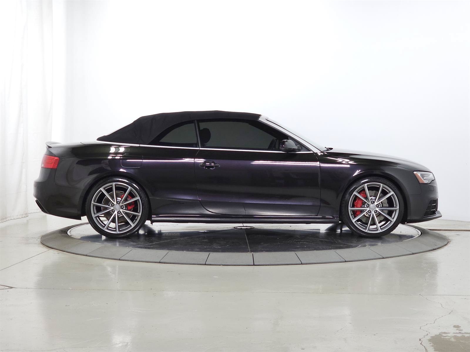 Used 2015 Audi RS 5 Cabriolet w/ Black Optic Plus Package AWD/4WD image 9