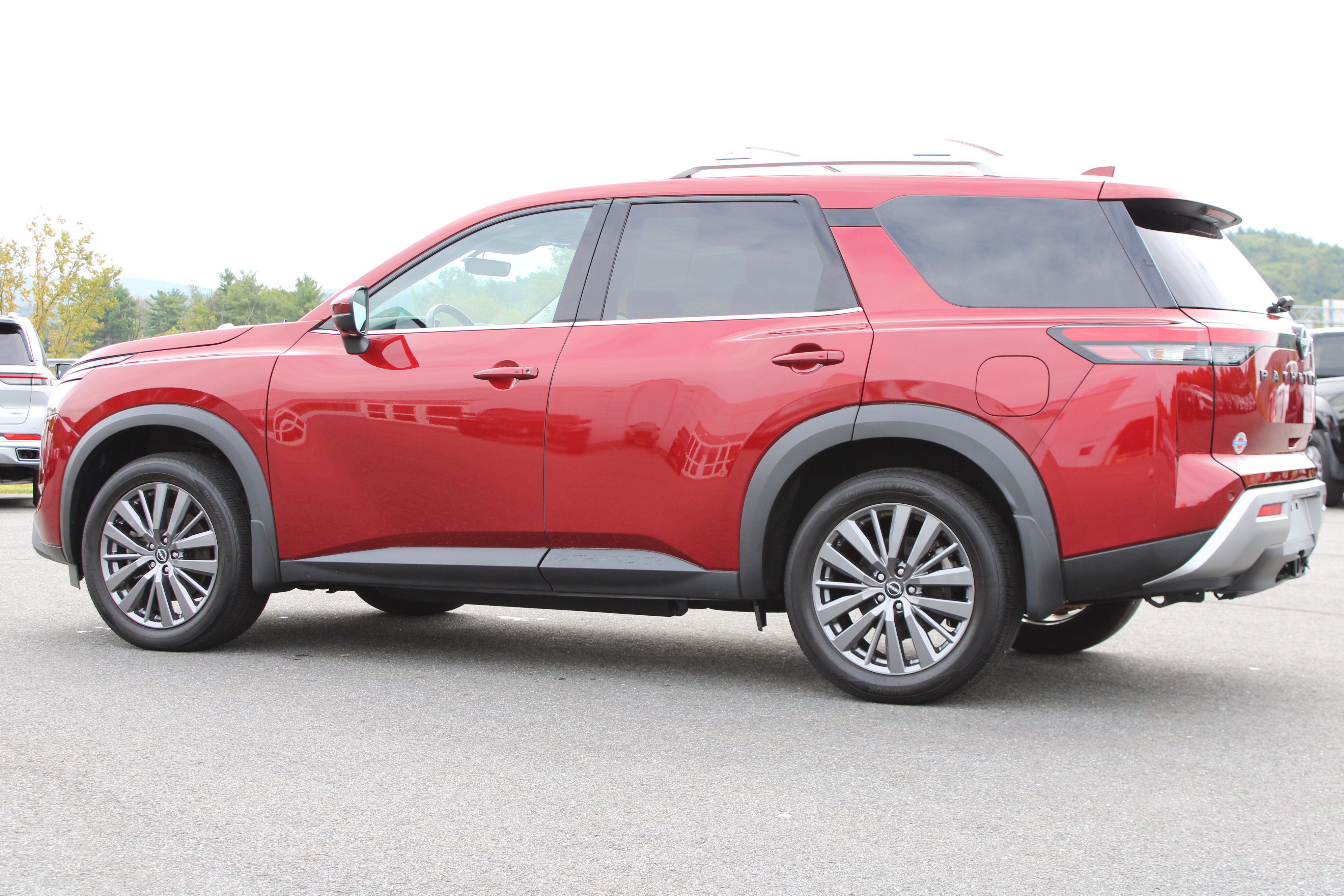 Used 2024 Nissan Pathfinder SL w/ SL Premium Package AWD/4WD image 10