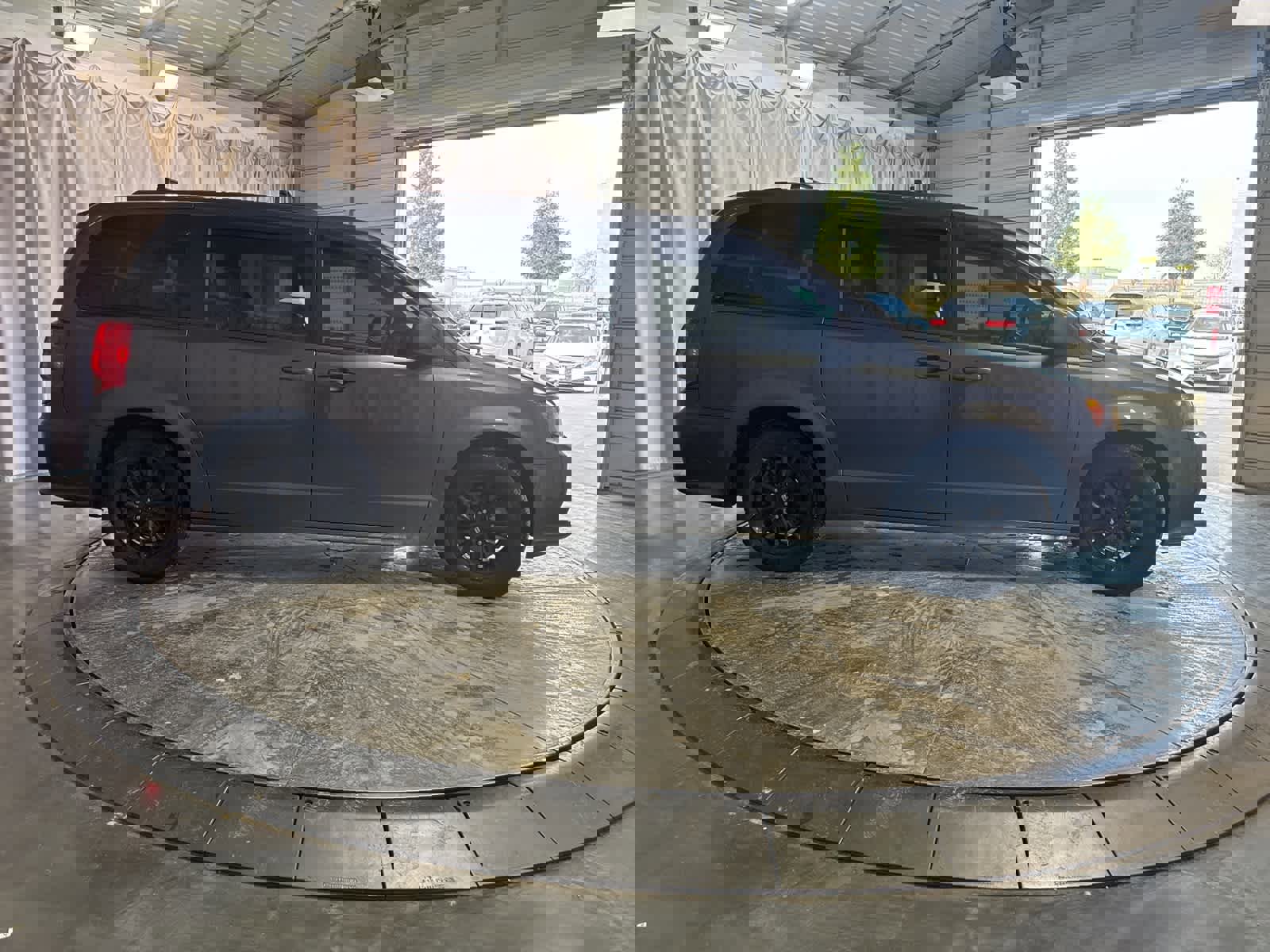 Used 2019 Dodge Grand Caravan GT image 4