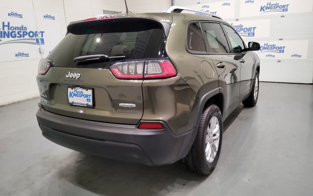 Used 2021 Jeep Cherokee Latitude AWD/4WD image 3