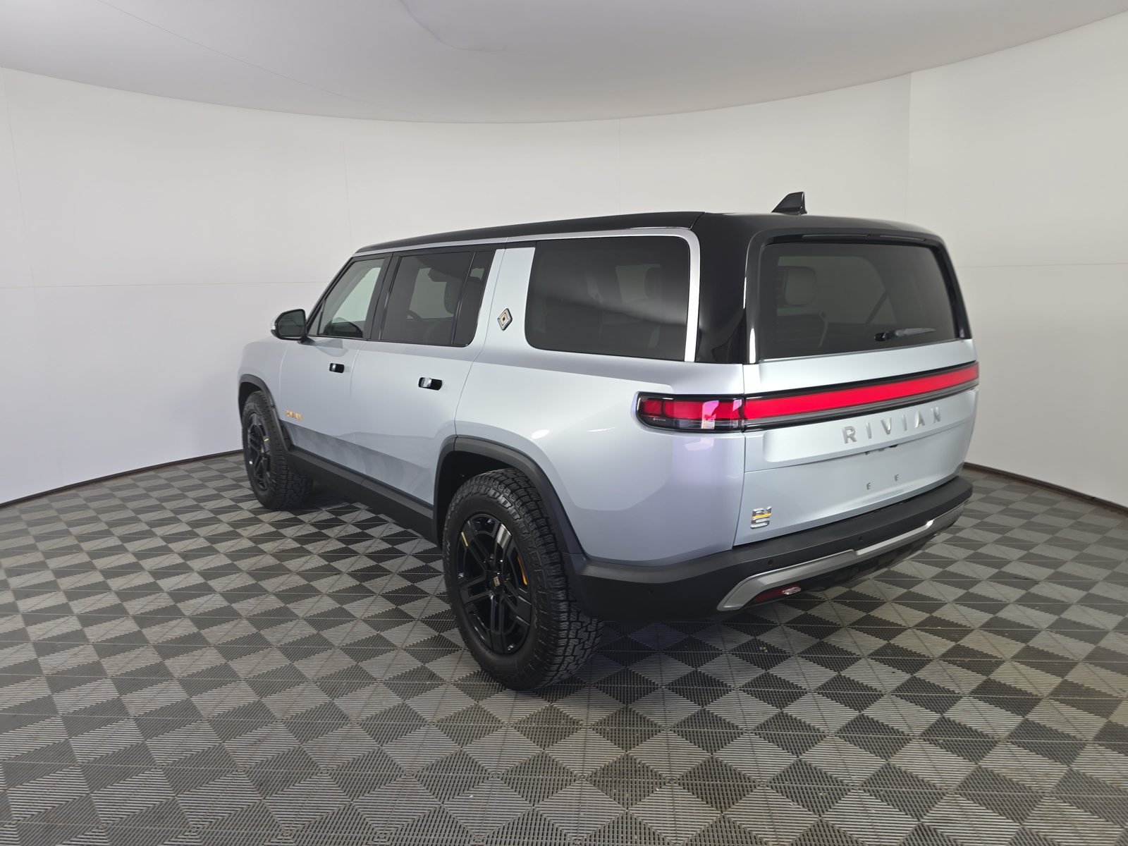 Used 2023 Rivian R1S Adventure Quad AWD/4WD image 3