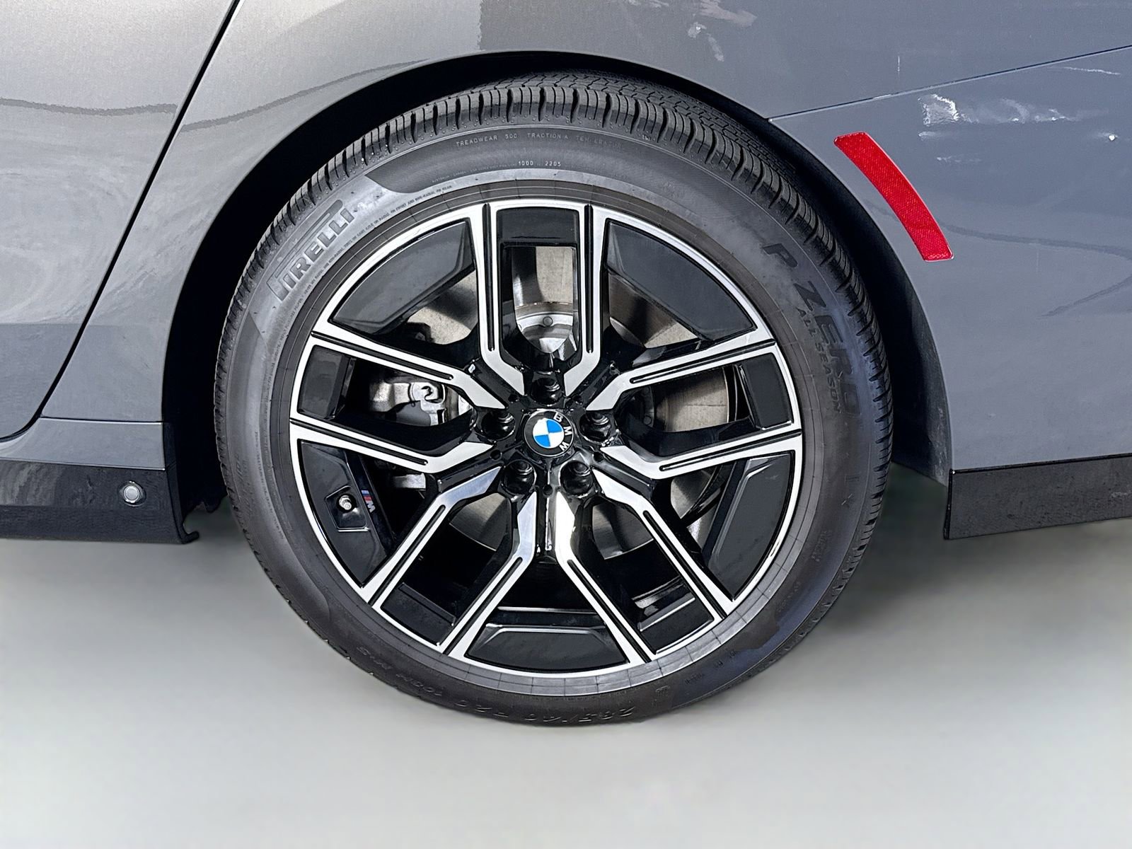 Used 2025 BMW 760i xDrive image 33