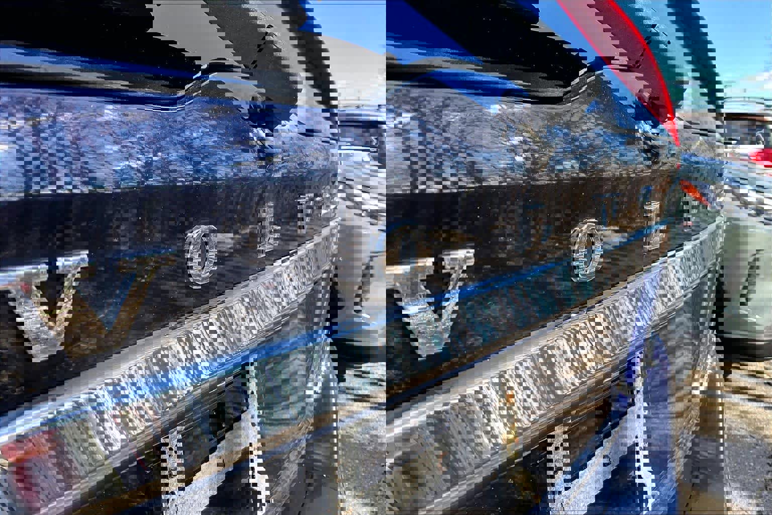 Used 2017 Volvo XC60 T6 Inscription w/ Climate Package image 30