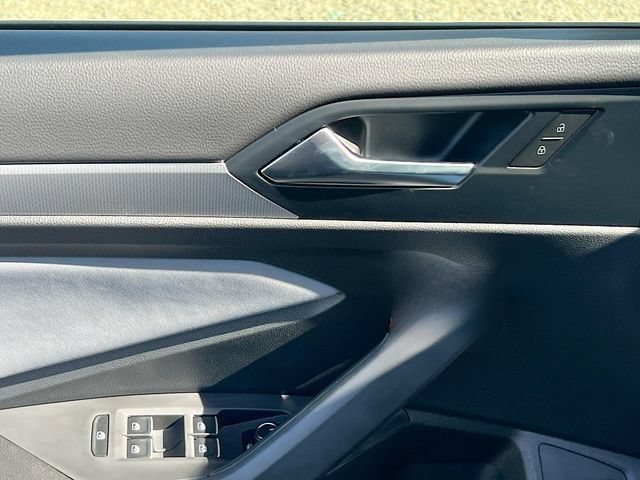 New 2025 Volkswagen Jetta SE FWD image 17