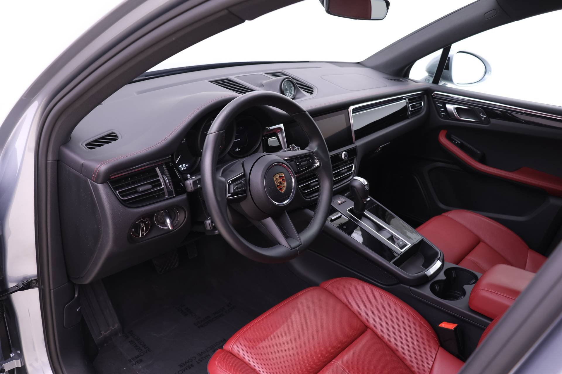 Used 2025 Porsche Macan image 4