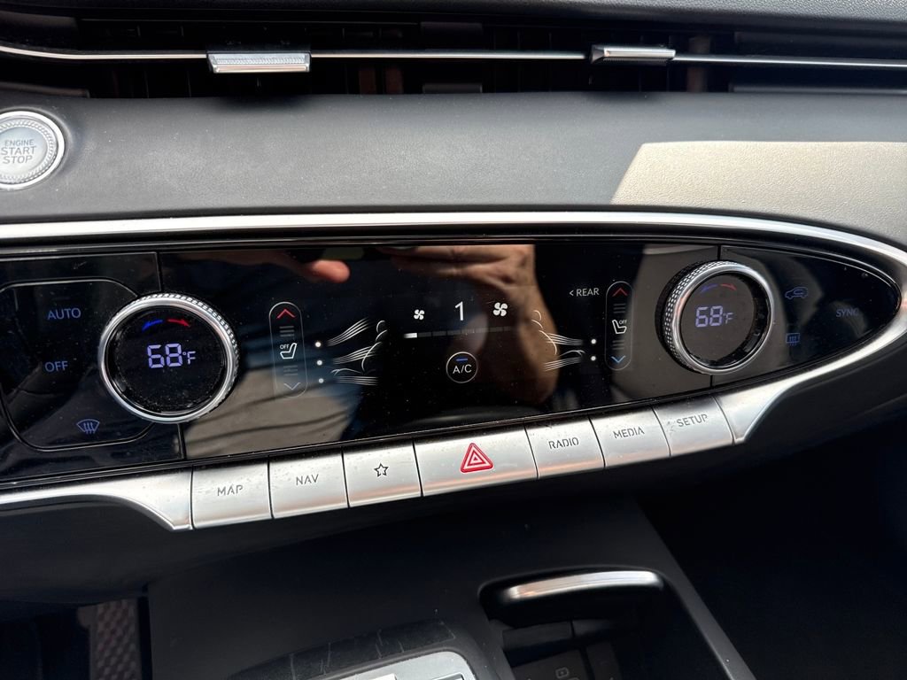 Used 2022 Genesis GV70 2.5T w/ Select Package image 18