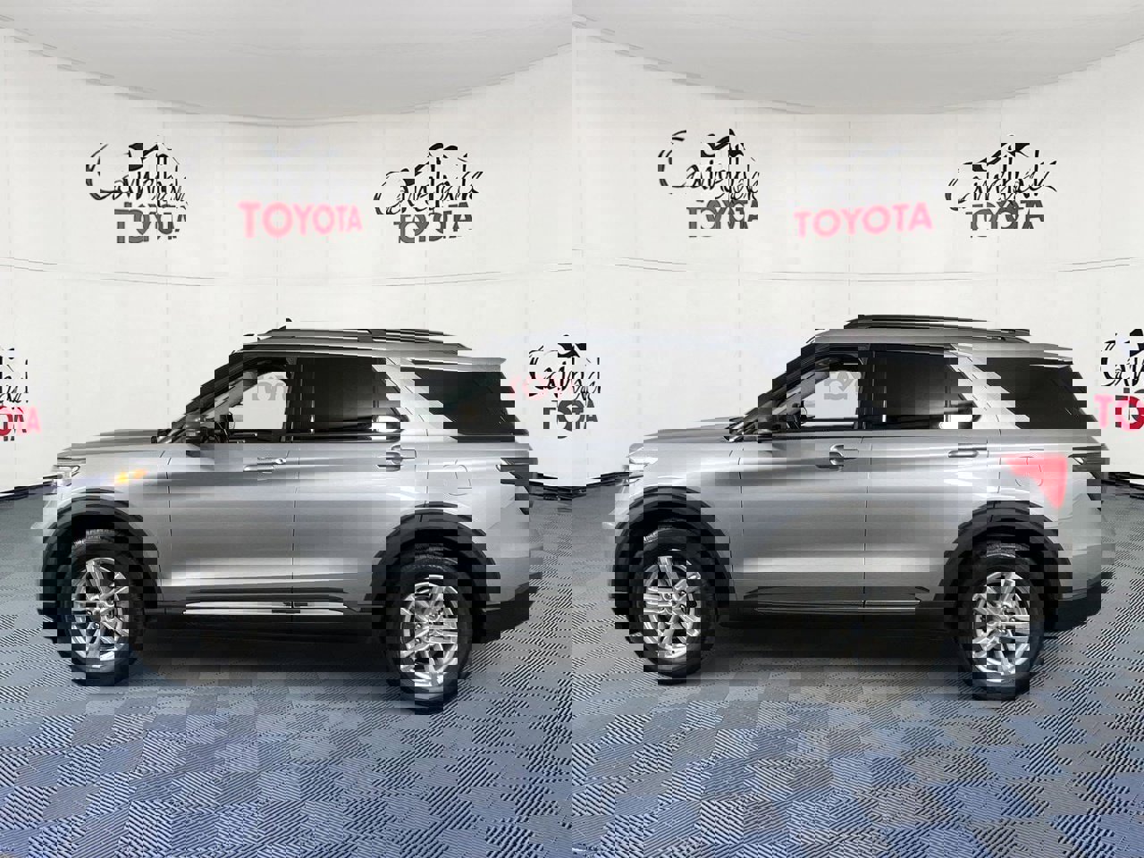 Used 2022 Ford Explorer XLT image 5