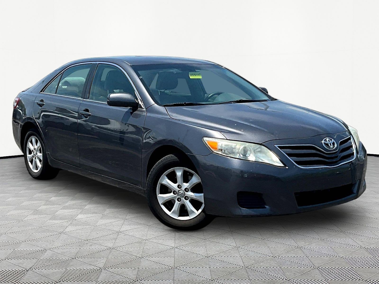 Used 2011 Toyota Camry LE w/ LE Extra-Value Pkg FWD image 3