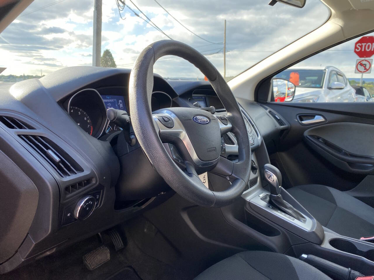 Used 2012 Ford Focus SE FWD image 10