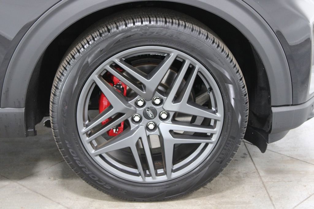 Used 2025 Ford Explorer ST image 12