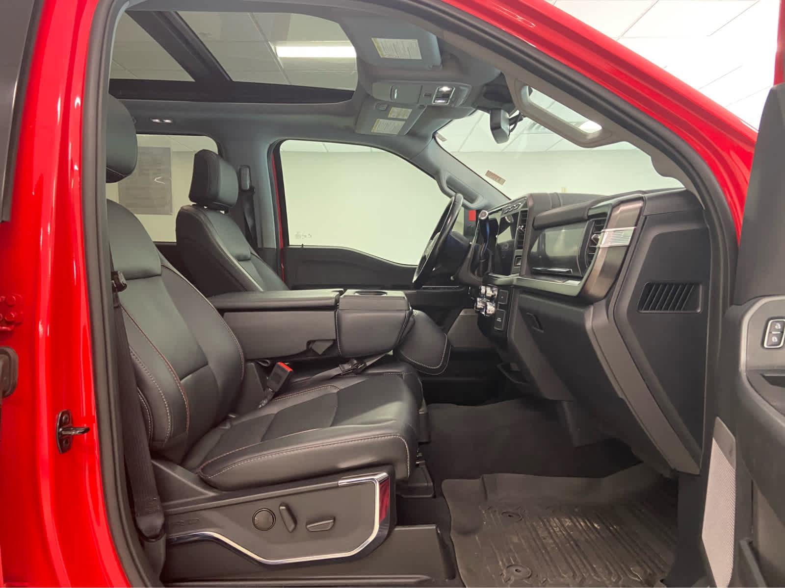 Used 2023 Ford F250 Lariat w/ Sport Appearance Package image 20