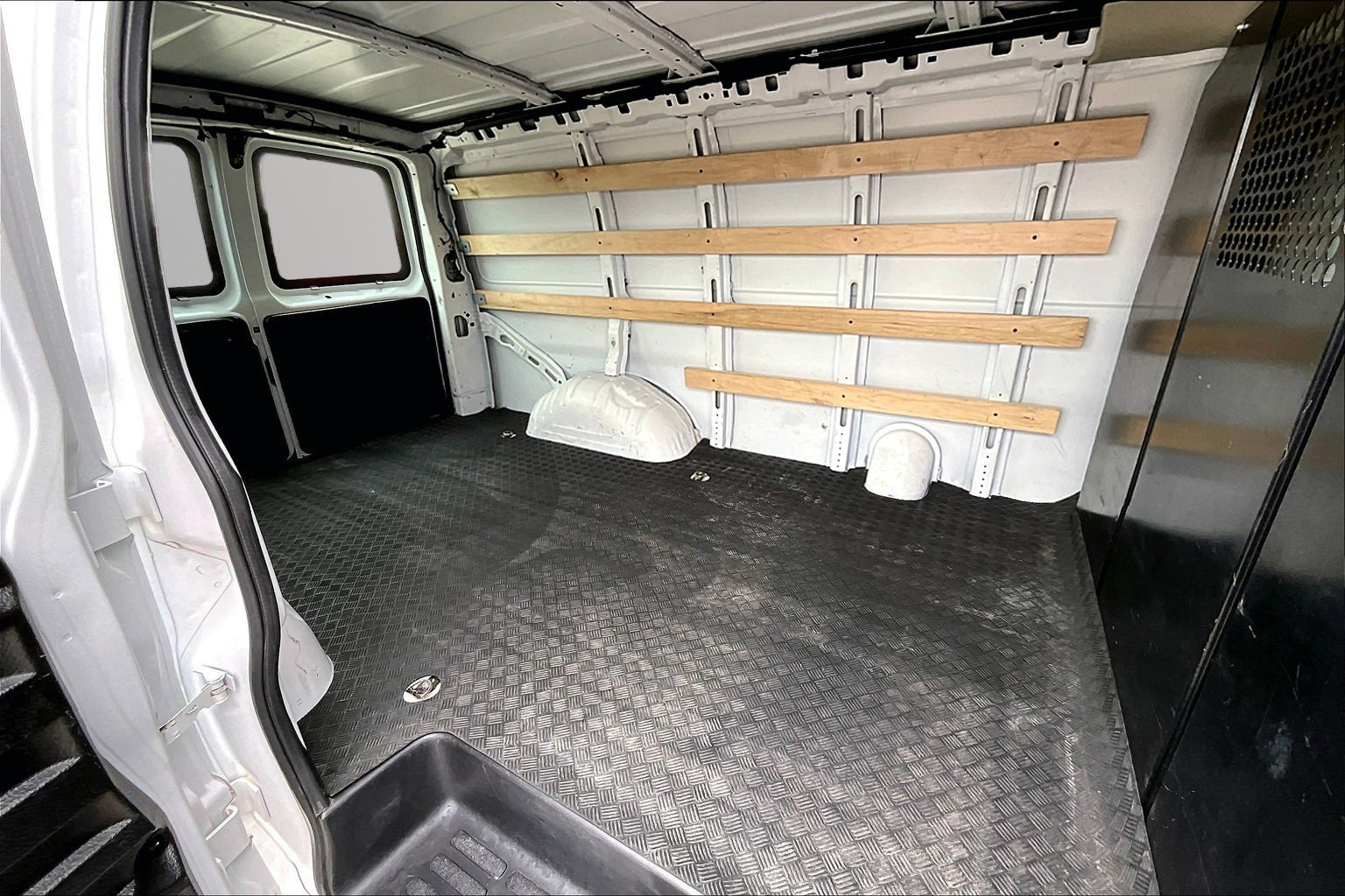 Used 2024 Chevrolet Express 2500 w/ Driver Convenience Package RWD image 16