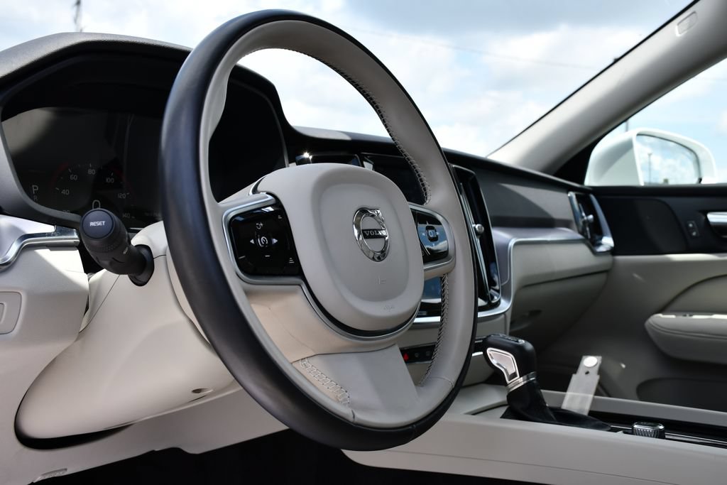 Used 2019 Volvo S60 T5 Momentum w/ Premium Package FWD image 16