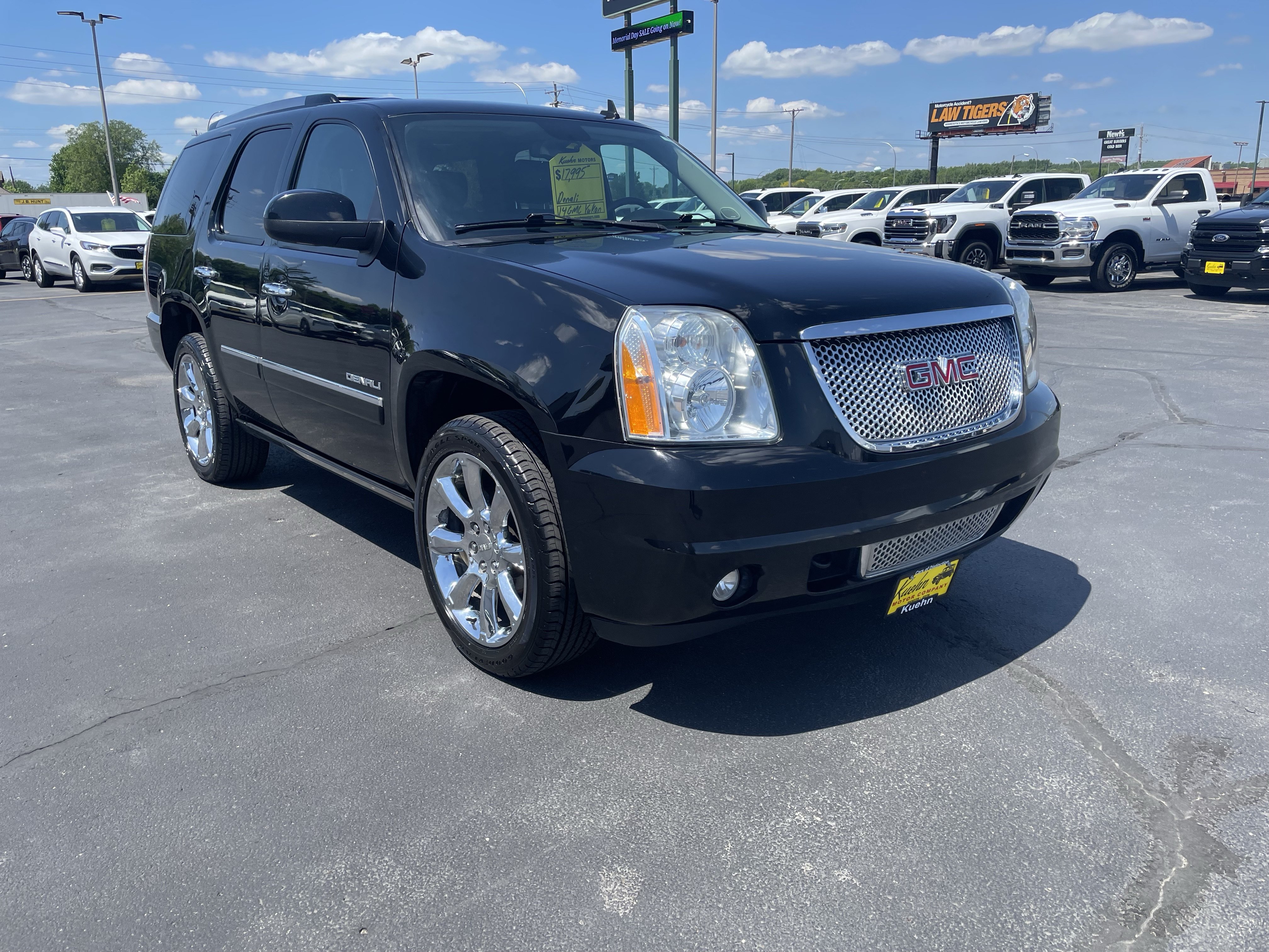 Used 2014 GMC Yukon Denali AWD/4WD image 2