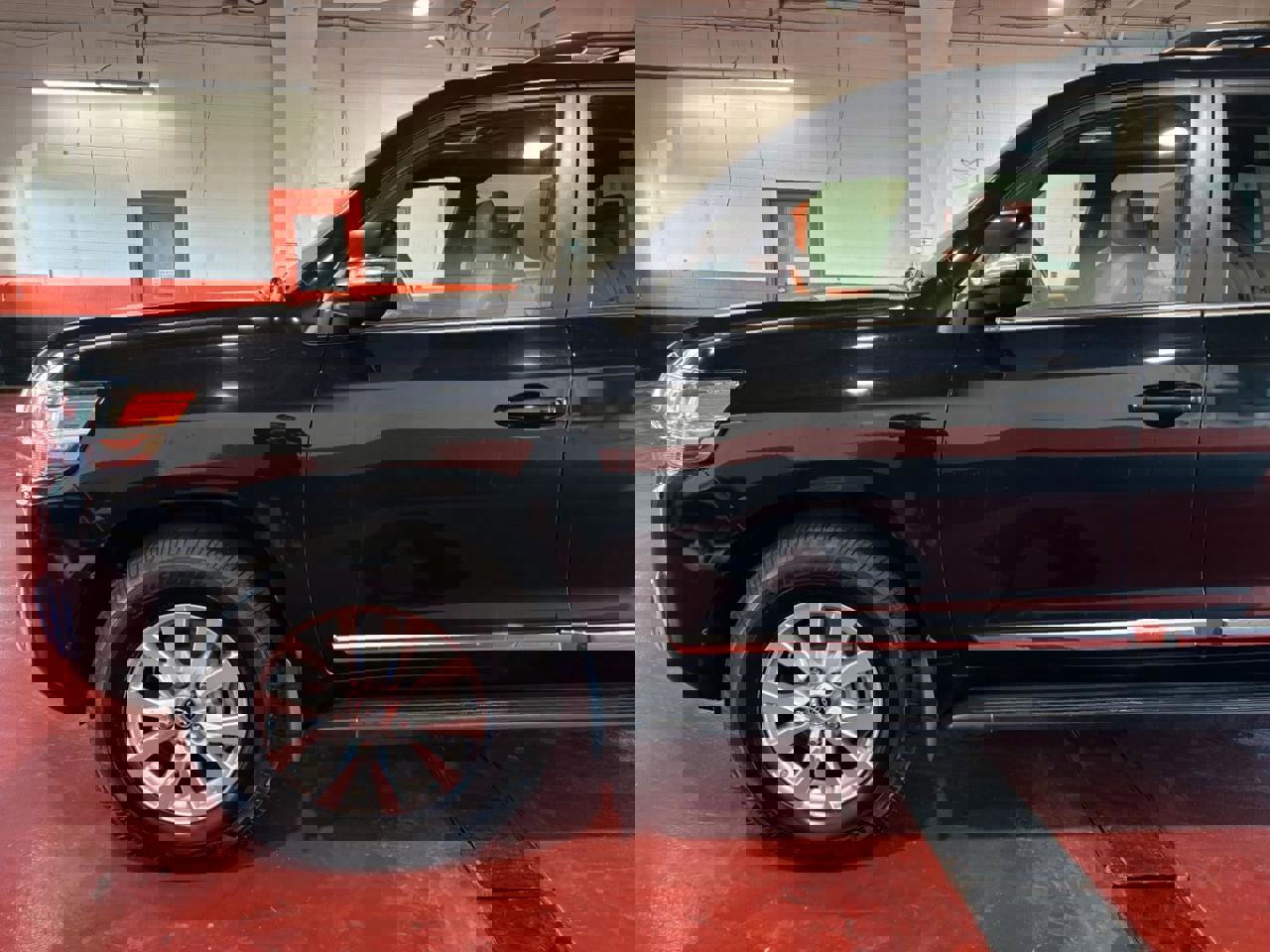 Used 2017 Toyota Land Cruiser image 11