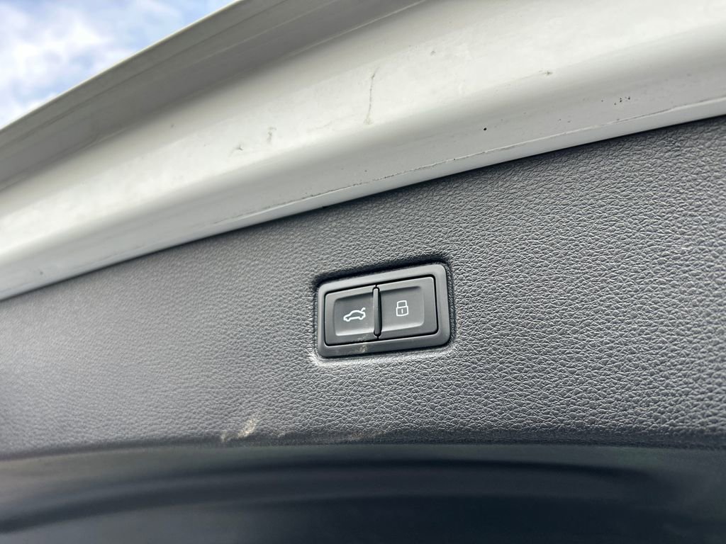 Used 2018 Audi Q7 3.0T Prestige AWD/4WD image 36