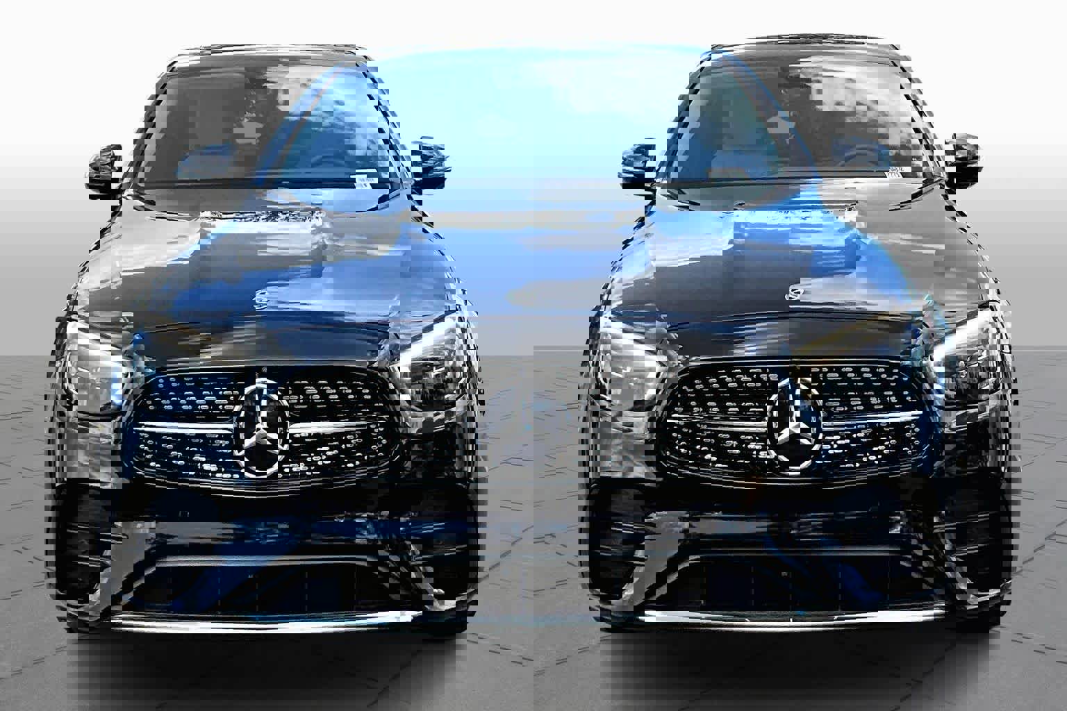 Used 2021 Mercedes-Benz E 450 4MATIC Sedan image 4