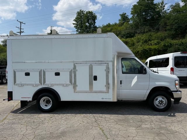 New 2026 Ford E-450 and Econoline 450 Super Duty w/ Power Equipment Group RWD image 7