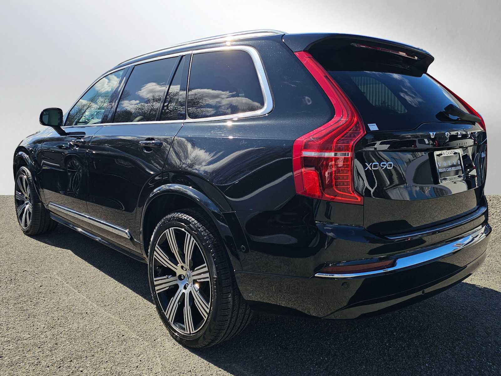Certified 2023 Volvo XC90 B6 Ultimate w/ Protection Package Premier image 5