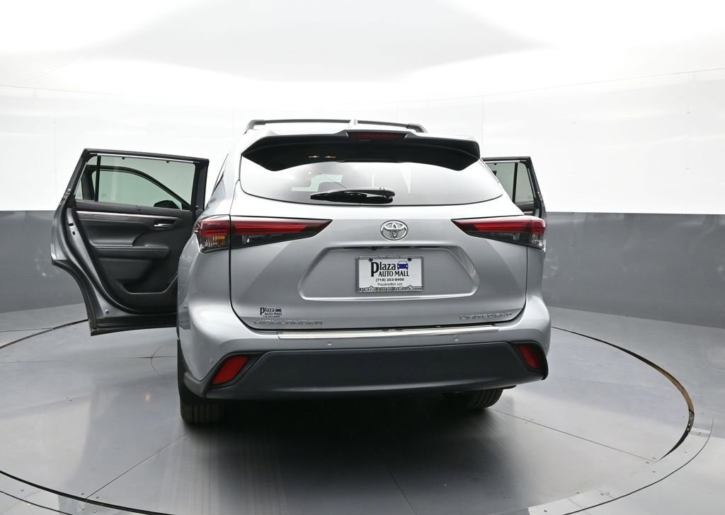 Certified 2024 Toyota Highlander Limited AWD/4WD image 49