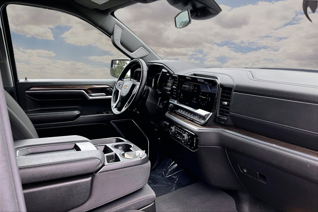Used 2025 Chevrolet Silverado 1500 LT AWD/4WD image 27