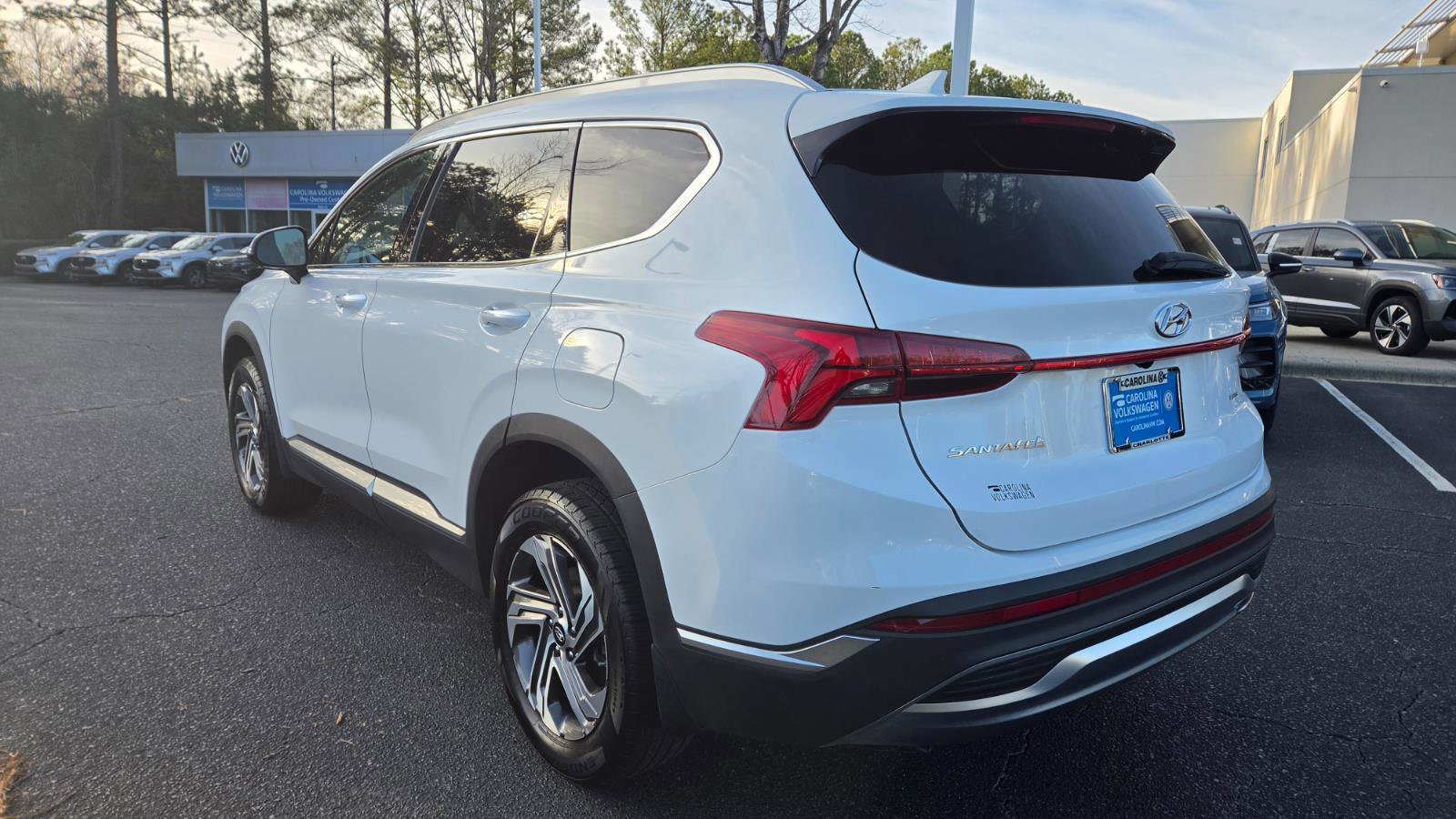 Used 2023 Hyundai Santa Fe SEL w/ Premium Package image 3