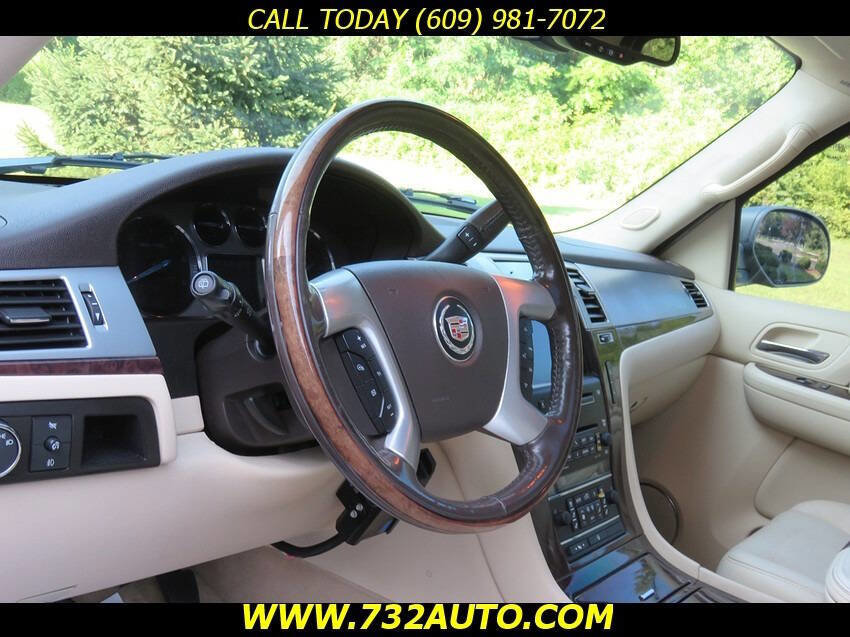 Used 2007 Cadillac Escalade AWD w/ Information Package image 30
