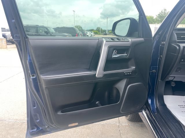 Used 2022 Toyota 4Runner Limited AWD/4WD image 35