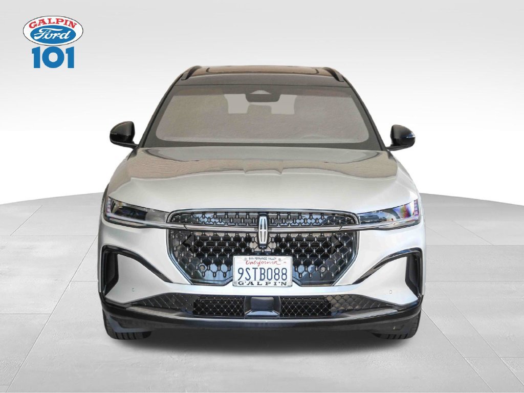 Used 2024 Lincoln Nautilus Reserve w/ Equipment Group 202A AWD/4WD image 2