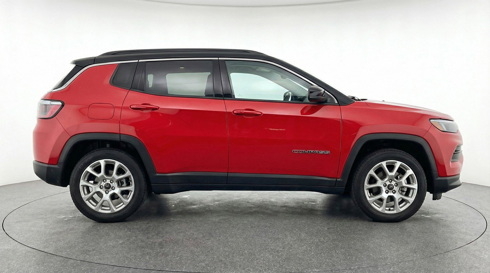 Used 2025 Jeep Compass Limited image 11