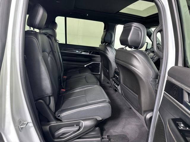 Used 2022 Jeep Wagoneer Series II w/ Premium Group I AWD/4WD image 26