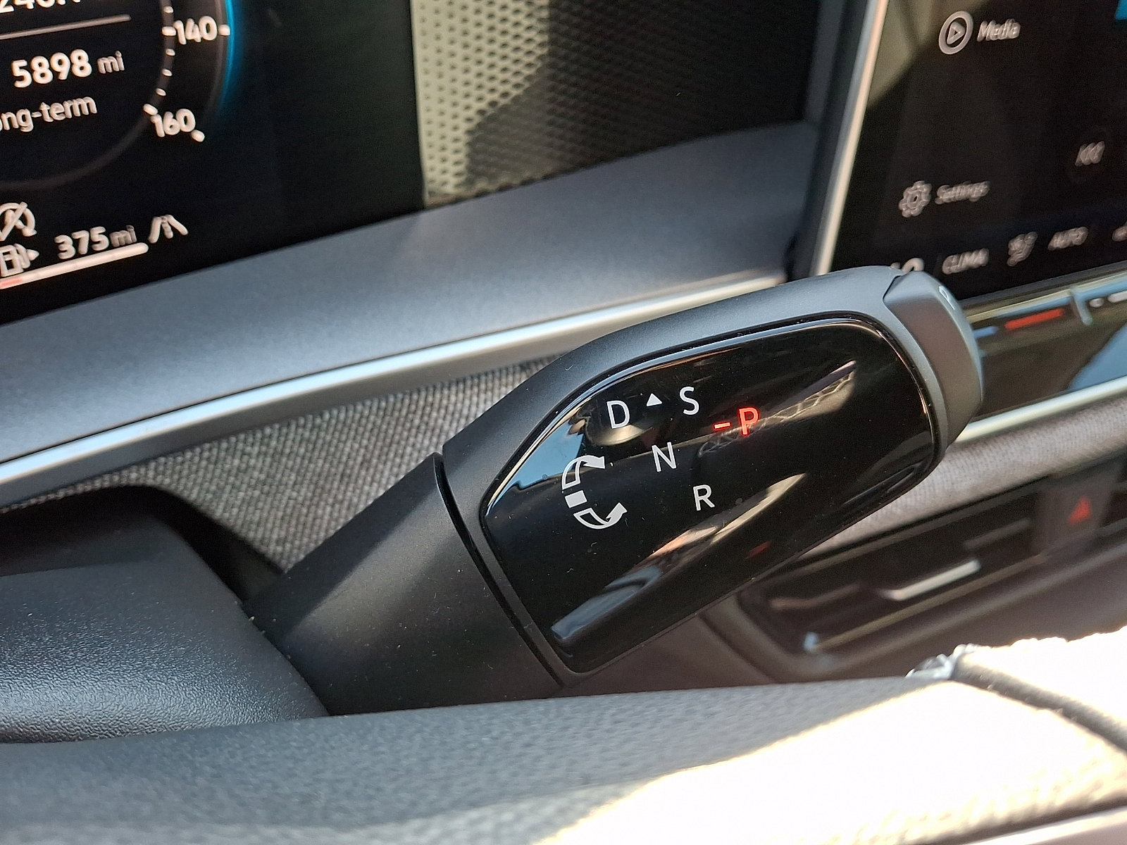 Certified 2025 Volkswagen Tiguan S image 14