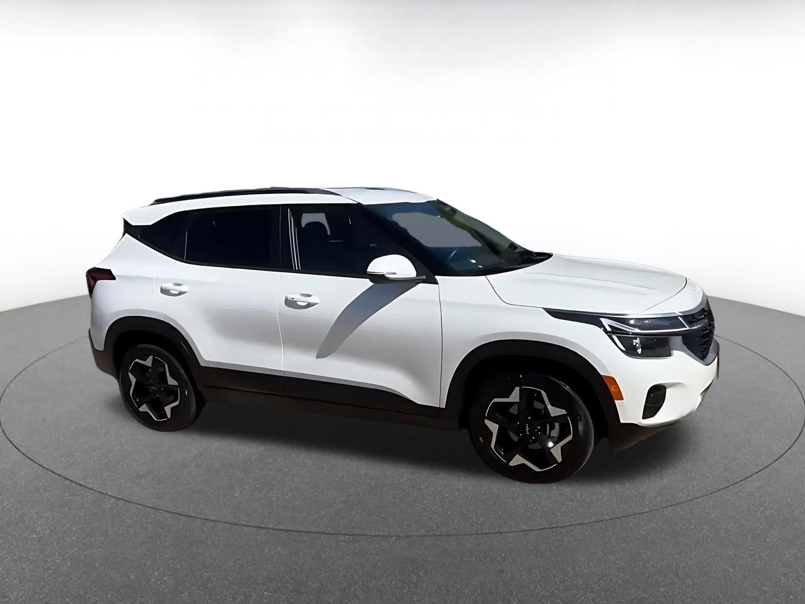 Used 2025 Kia Seltos S image 2