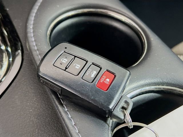 Used 2016 Toyota Avalon Limited w/ Toyota Safety Sense Package image 16