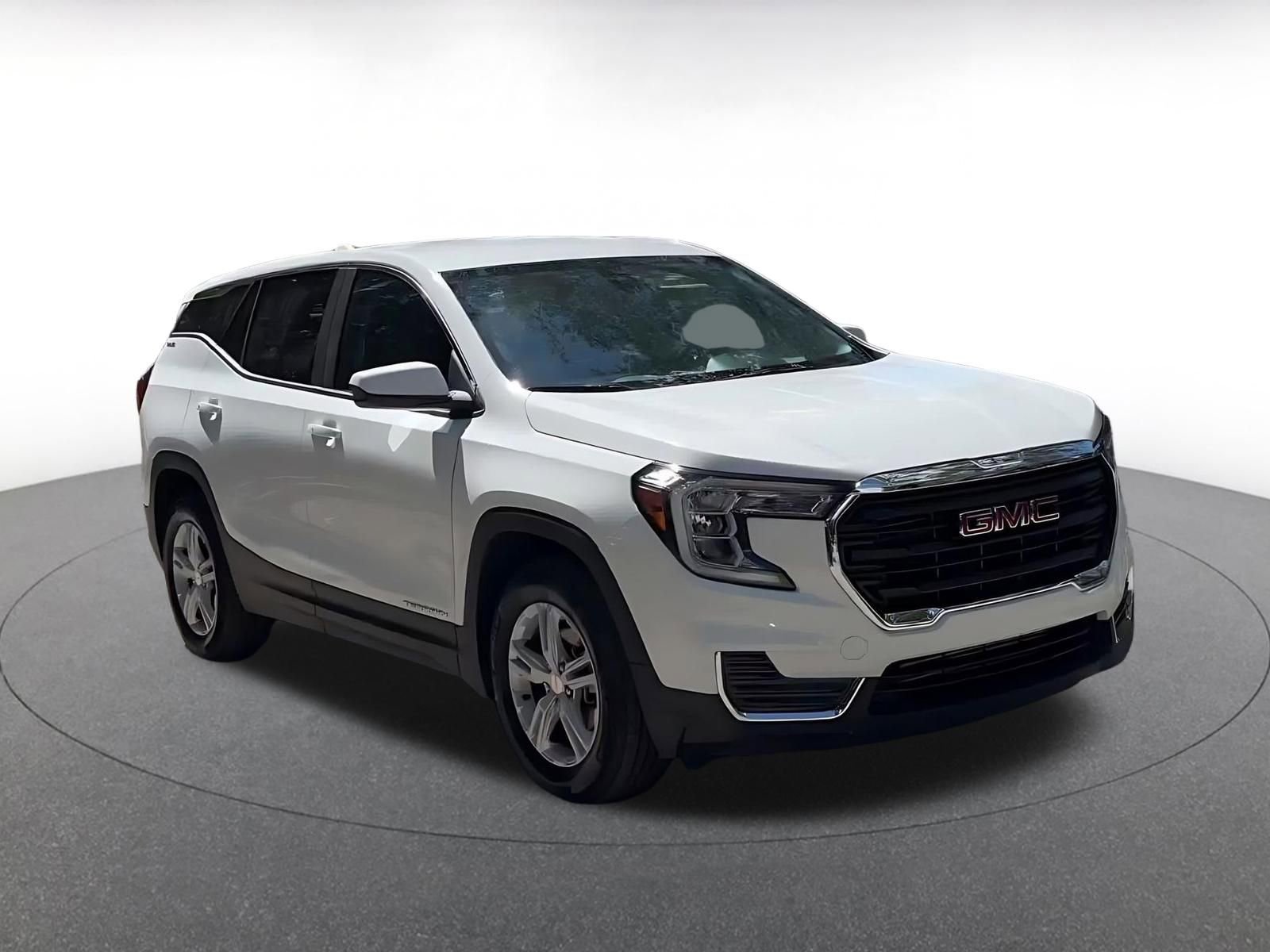 Used 2024 GMC Terrain SLE FWD image 3
