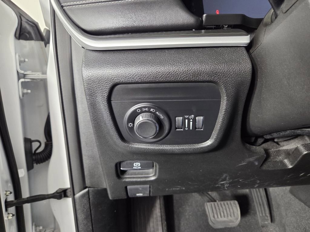 Certified 2023 Jeep Grand Cherokee Altitude image 21