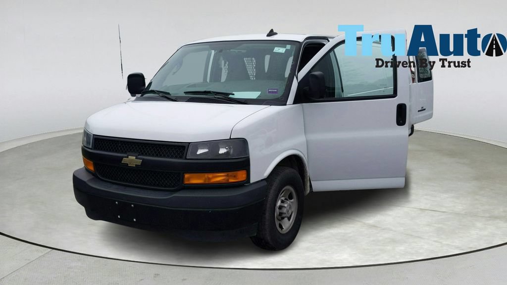 Used 2019 Chevrolet Express 3500 Extended w/ Driver Convenience Package RWD image 10