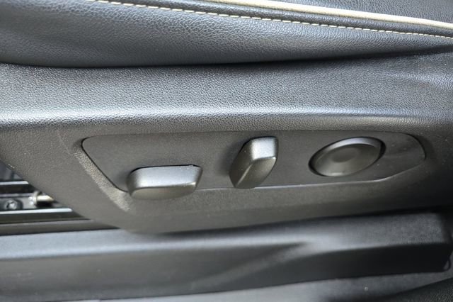 Used 2024 GMC Yukon SLT image 12