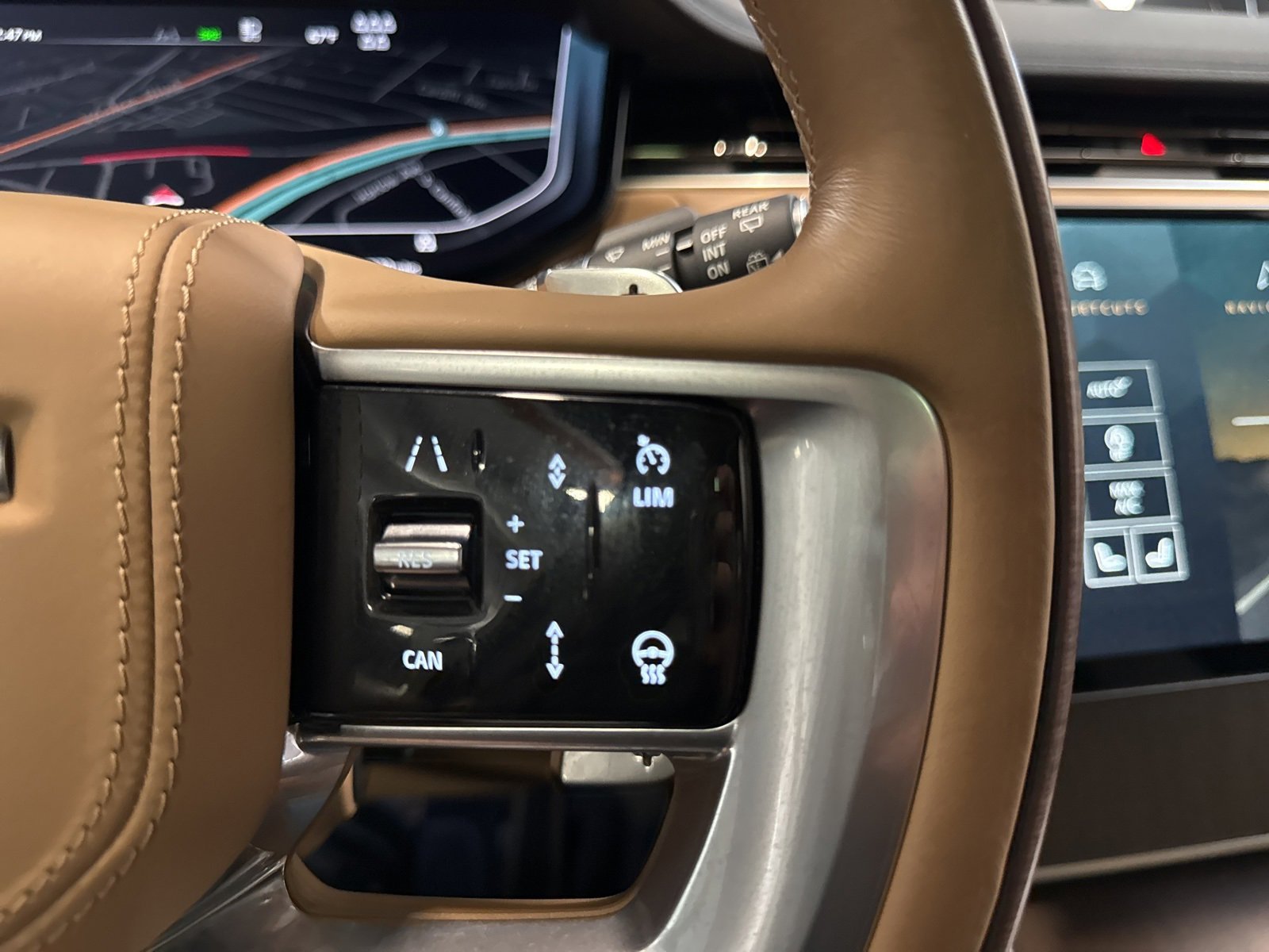 Used 2025 Land Rover Range Rover Long Wheelbase SE image 39