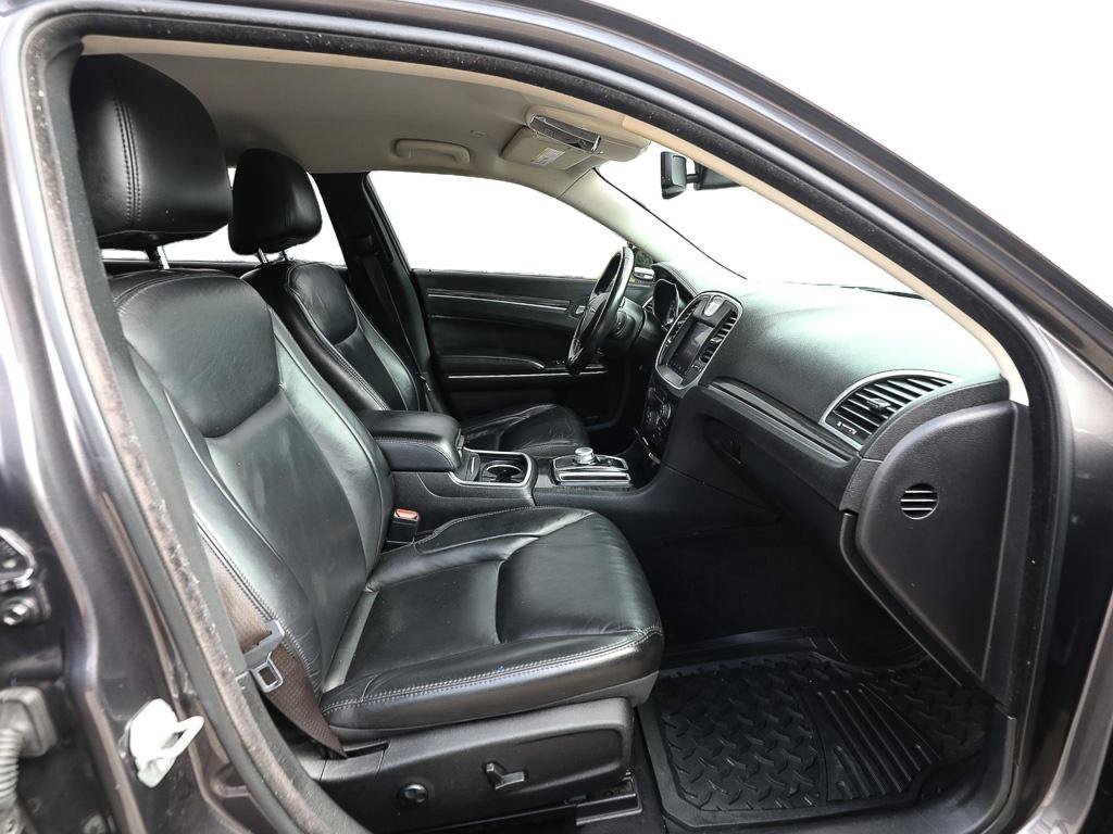 Used 2021 Chrysler 300 Touring L RWD image 21