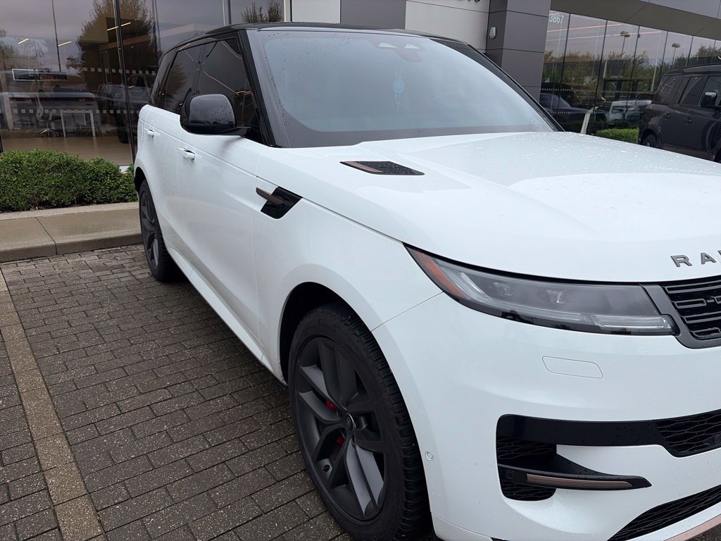 Used 2024 Land Rover Range Rover Sport Dynamic SE AWD/4WD image 3