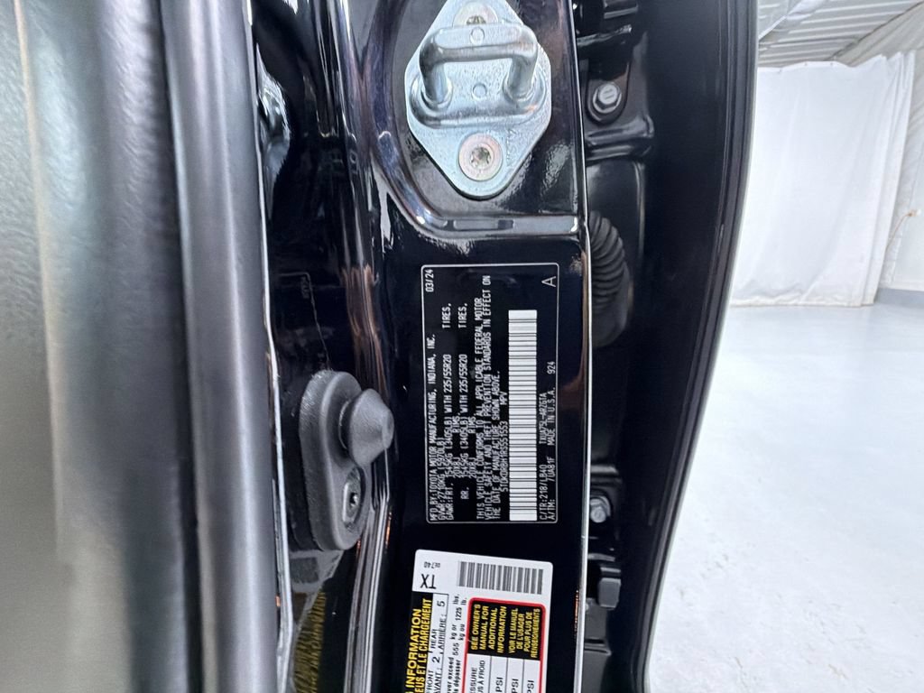 Certified 2024 Toyota Highlander Limited AWD/4WD image 13