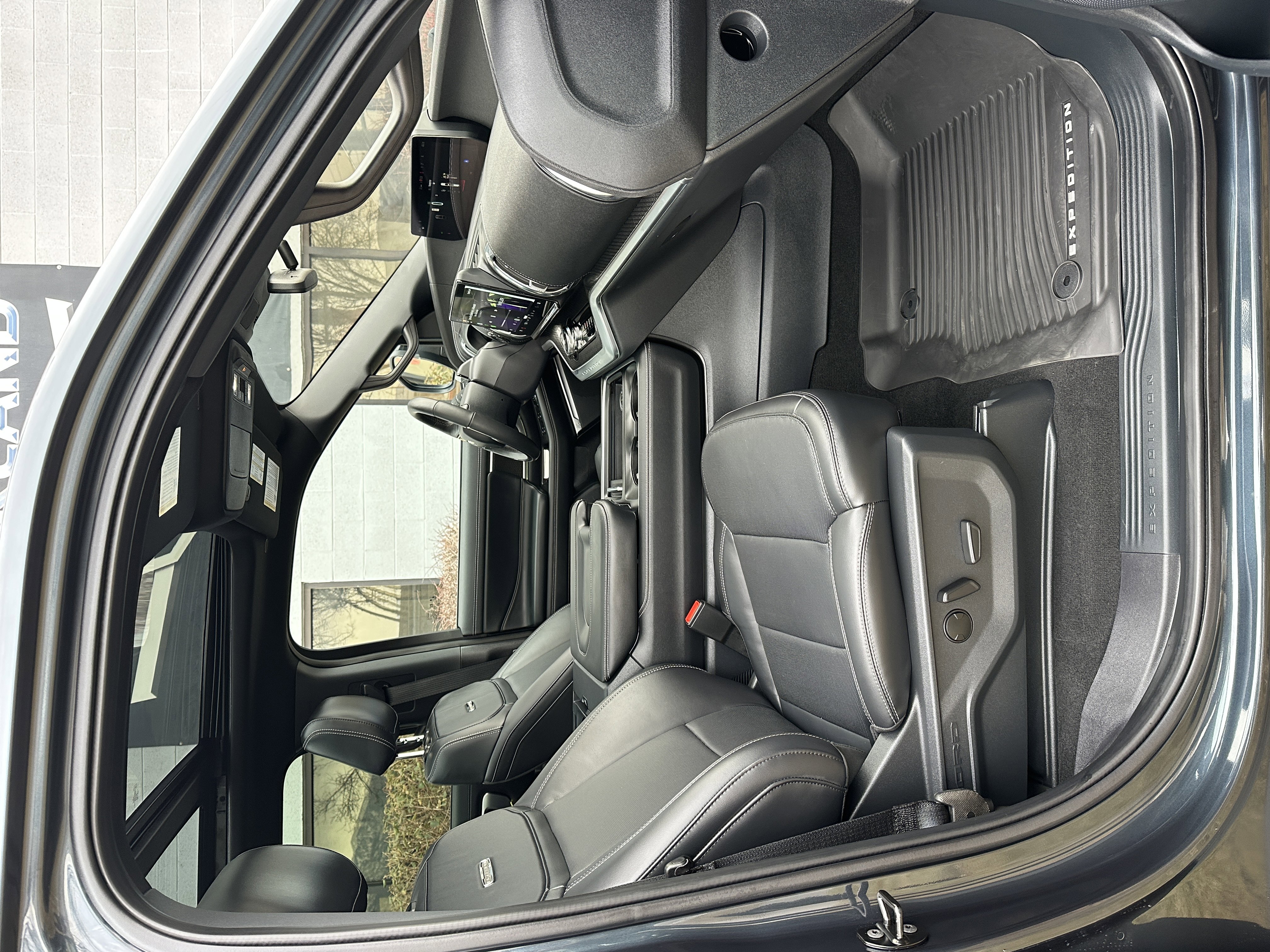 Used 2025 Ford Expedition Platinum w/ Stealth Appearance Package AWD/4WD image 26