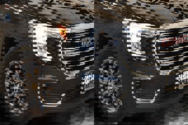 Used 2024 GMC Terrain SLT image 15