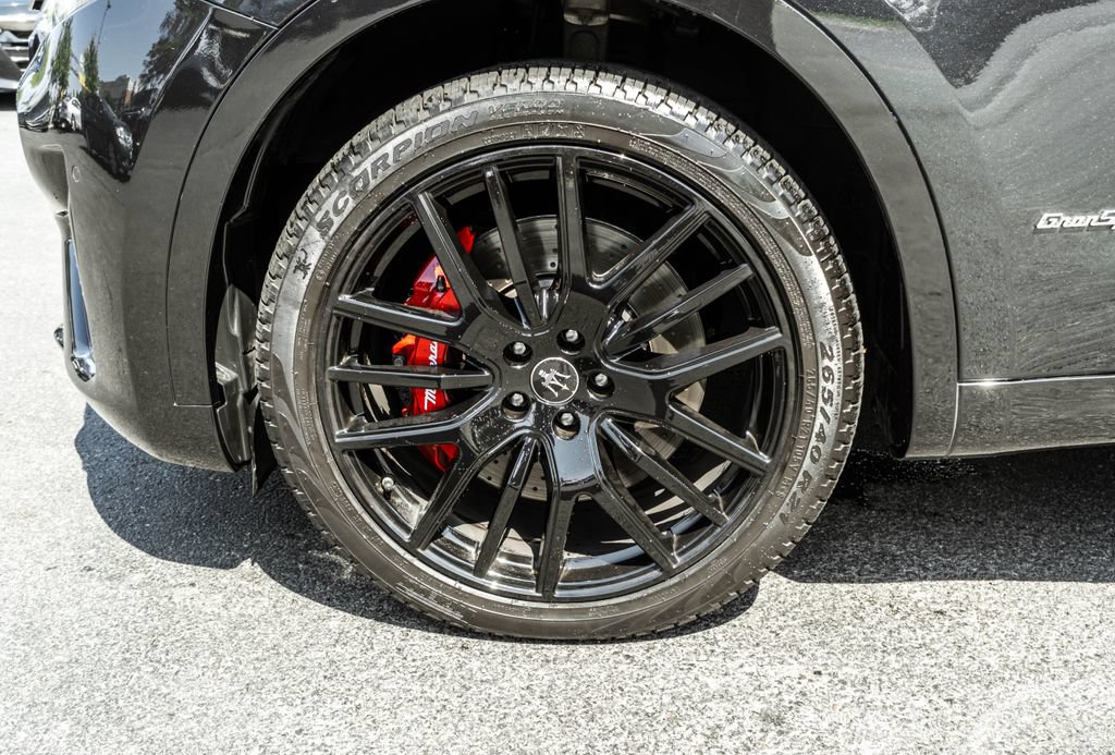 Used 2021 Maserati Levante S GranSport AWD/4WD image 34