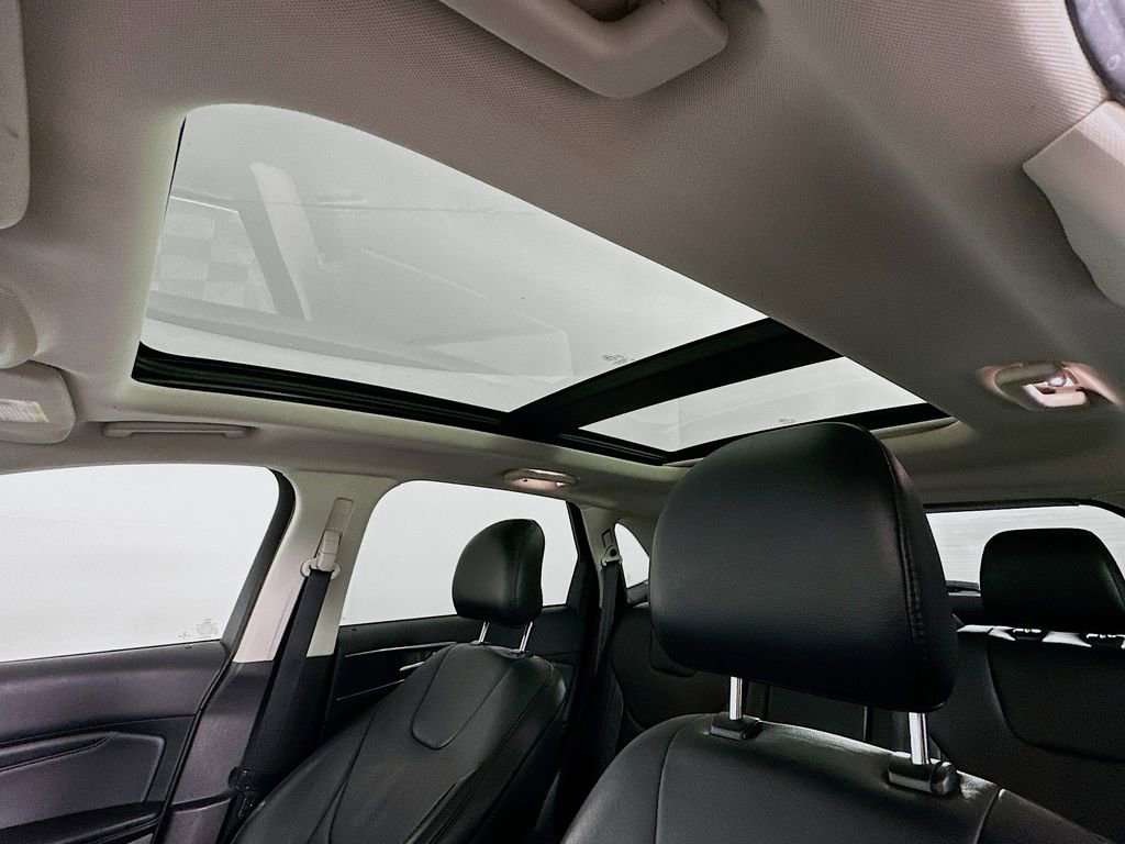 Used 2016 Ford Edge Titanium image 23