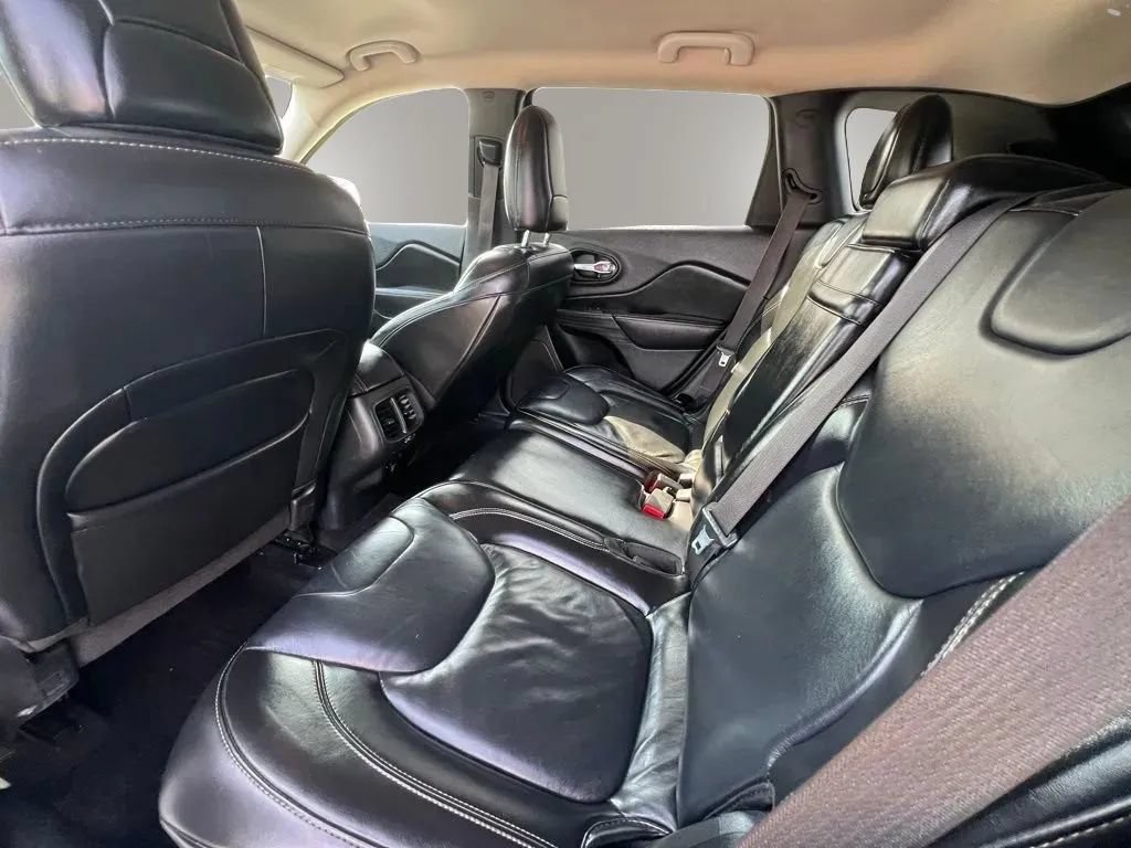 Used 2016 Jeep Cherokee Limited AWD/4WD image 11