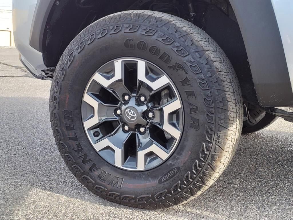 Used 2022 Toyota Tacoma TRD Off-Road image 29