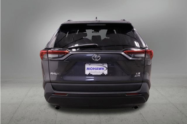 Used 2021 Toyota RAV4 LE AWD/4WD image 4