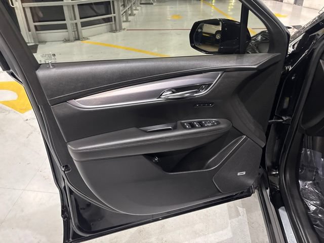 Certified 2025 Cadillac XT6 Luxury FWD image 14